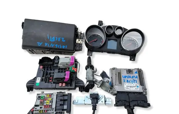 Opel Insignia A Engine control unit/module 55573330