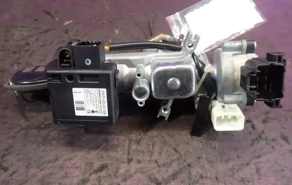 Suzuki Swift I Ignition lock