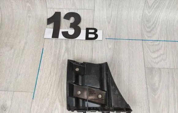 Volvo V40 Front bumper mounting bracket 31425111