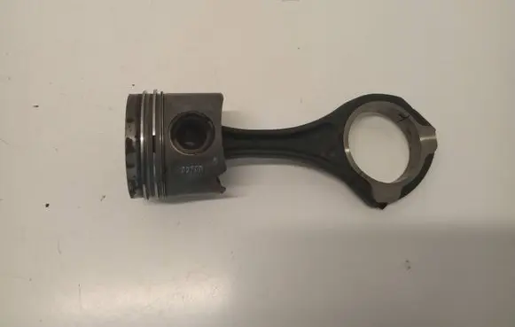 Mercedes-Benz S W222 Piston with connecting rod 8370b