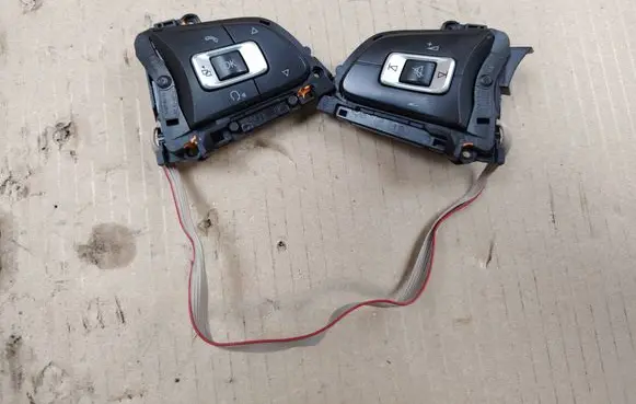 Volkswagen Amarok Steering wheel buttons/switches 2H0959442