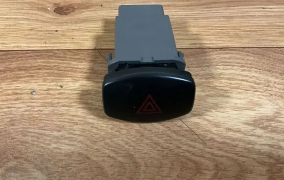Chevrolet Nubira Hazard light switch 864W0140