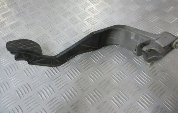 Audi A4 S4 B5 8D Brake pedal 8D1721316G