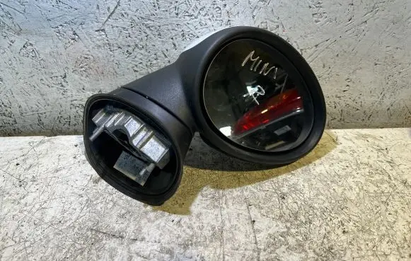 Mini Cooper Countryman R60 Front door electric wing mirror
