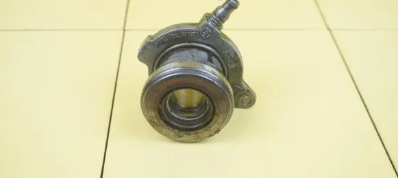 Volvo C30 Clutch slave cylinder 8667378 B5254T3