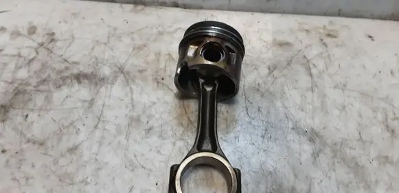 Volkswagen Golf V Piston with connecting rod 038J 221107 052214