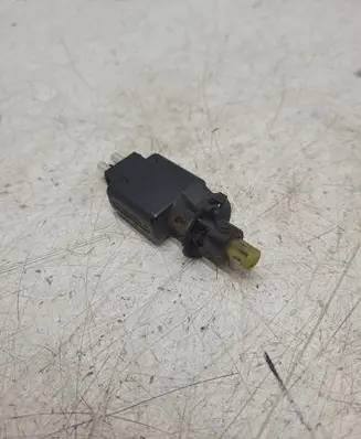 Mercedes-Benz E W124 Brake pedal sensor switch 0005457709