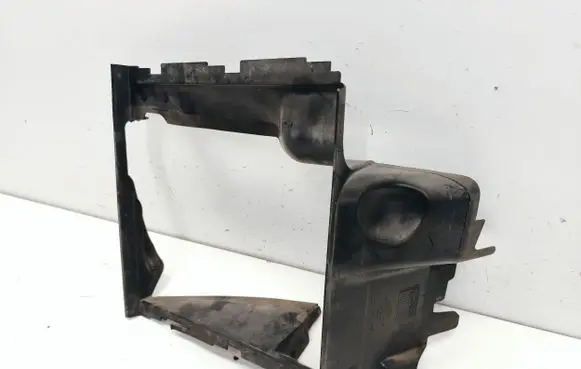 Audi Q7 4L Intercooler air channel guide 4L0117335F