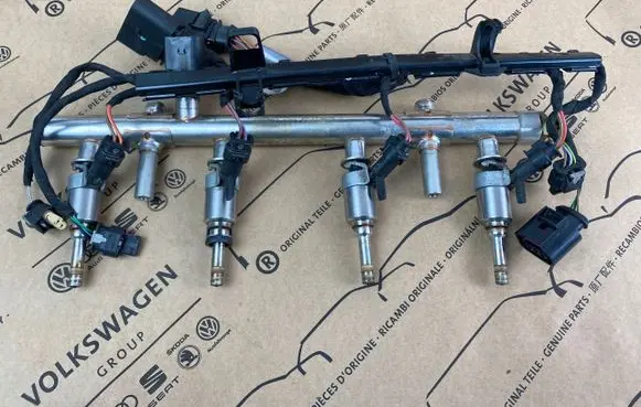 Volkswagen Golf VII Fuel main line pipe 06K133317G