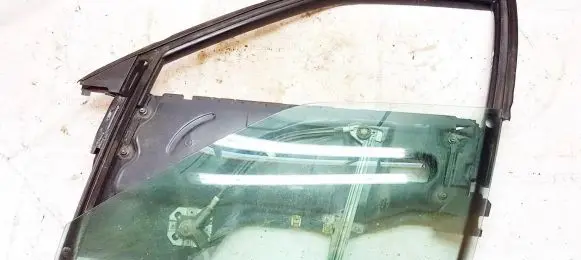 Audi 80 90 B3 Front door window/glass frame 