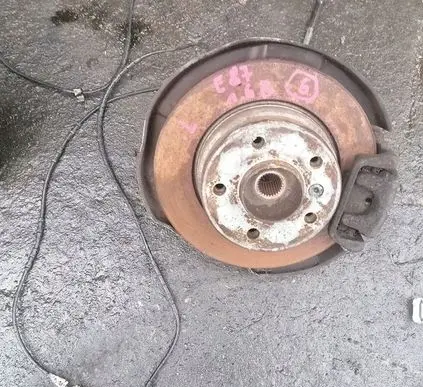 BMW 1 E81 E87 Front wheel hub