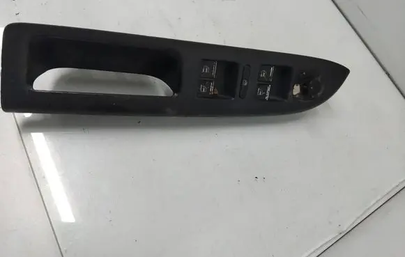 Volkswagen Golf Plus Front door window switch trim 5M1867371B