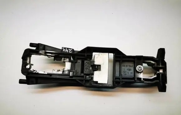 Front door exterior handle/bracket