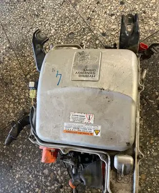 Toyota Prius (XW20) Voltage converter inverter 