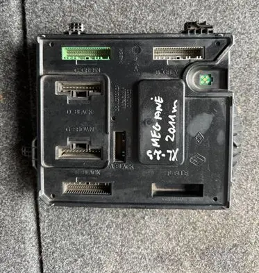 Renault Megane III BSM Control unit 284B17288R S180098501 610576596
