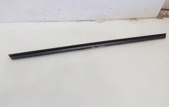 Mercedes-Benz S W220 Front door windshield rail 