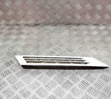 Mercedes-Benz 190 W201 Quarter panel pressure vent A2016980189