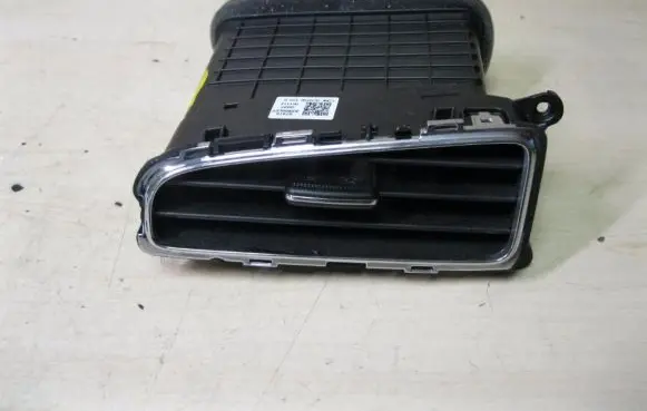 Rear air vent grill