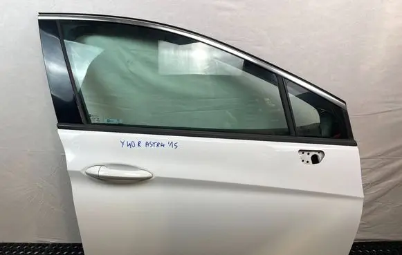 Opel Astra K Front door