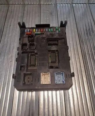 Peugeot 407 Fuse module 21676031 28113342 9660105680