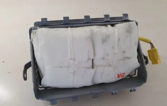 Mitsubishi Lancer VIII Passenger airbag