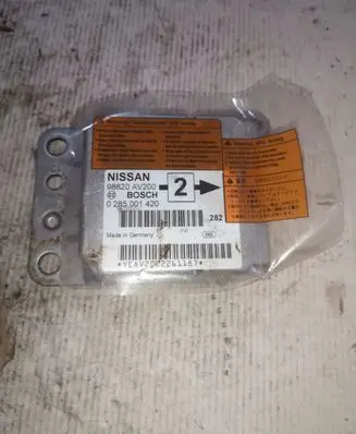 Nissan Primera Airbag control unit/module 98820AV200 0285001420