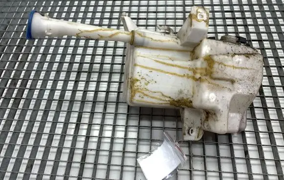 Volvo V40 Windshield washer fluid reservoir/tank 31276094