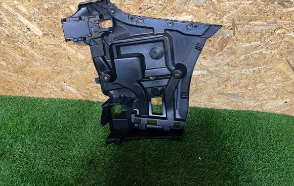 BMW 8 G16 Front bumper mounting bracket 8075301