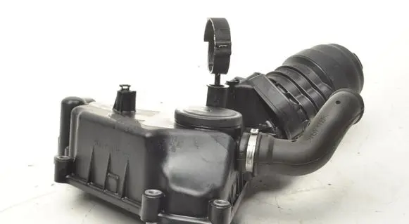Volvo V60 Oil filter mounting bracket 30757730