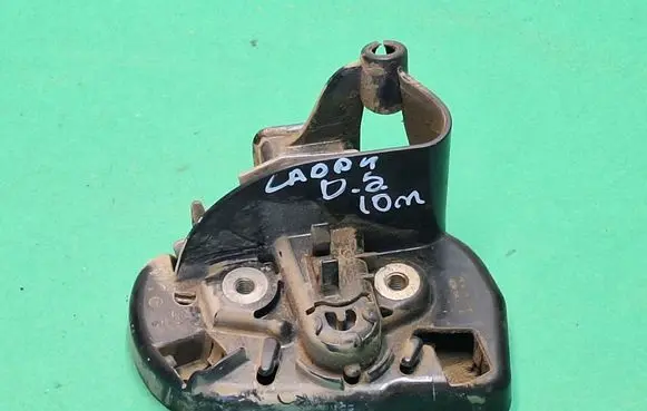 Volkswagen Caddy Sliding door lock 2k0843604