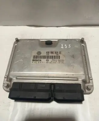Volkswagen PASSAT B5 Engine control unit/module 038906019CE 0281010217