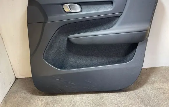 Volvo XC40 Front door card panel trim