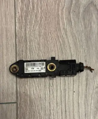 Mercedes-Benz E W211 Airbag deployment crash/impact sensor 0028201326