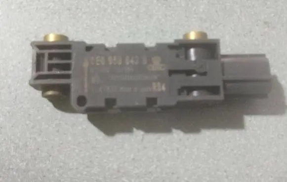 Audi A6 S6 C5 4B Airbag deployment crash/impact sensor 8E0959643B