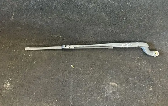 Land Rover Discovery 3 - LR3 Front wiper blade arm 6h223405ba