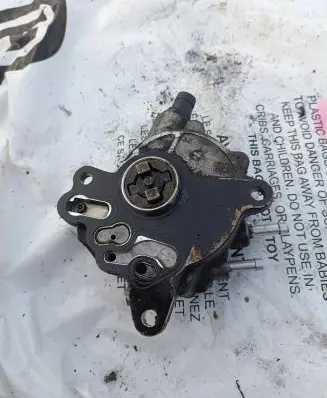 Volkswagen Golf V Vacuum pump 03G145209 150903B1