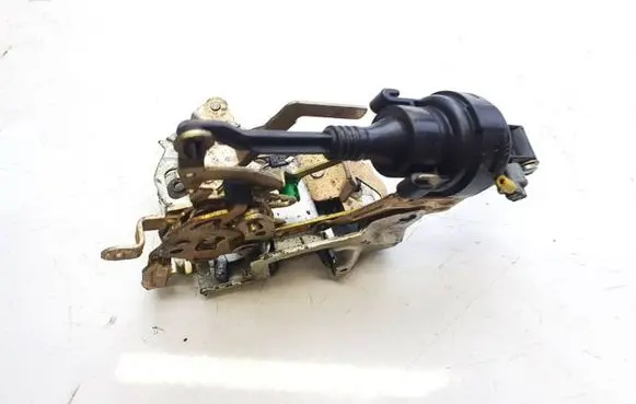 Mercedes-Benz C W202 Rear door lock 2027300535