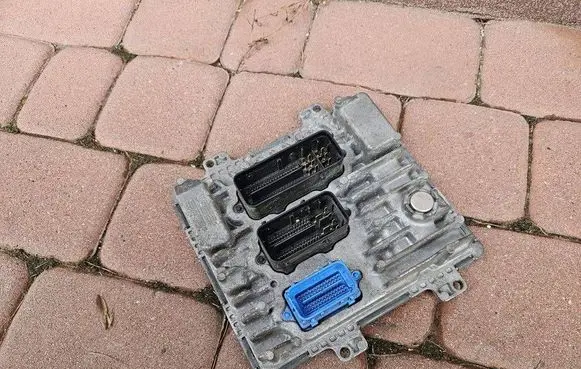 Opel Zafira C Engine control unit/module 55494205