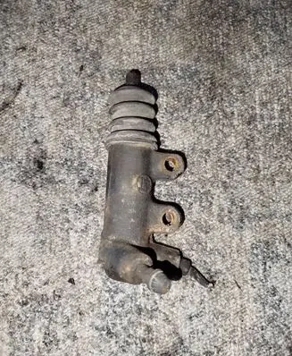 Toyota Corolla E110 Clutch slave cylinder 