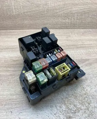 Mazda 626 Fuse module 1342FuseBox PA66