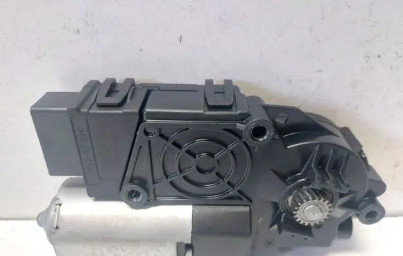 KIA Sorento Sunroof motor/actuator 50011326C00