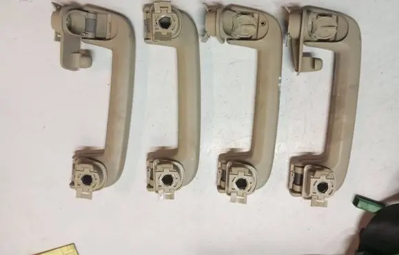 Volvo V60 A set of handles for the ceiling 