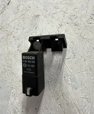 Volkswagen Touran I Glow plug pre-heat relay 0281003038