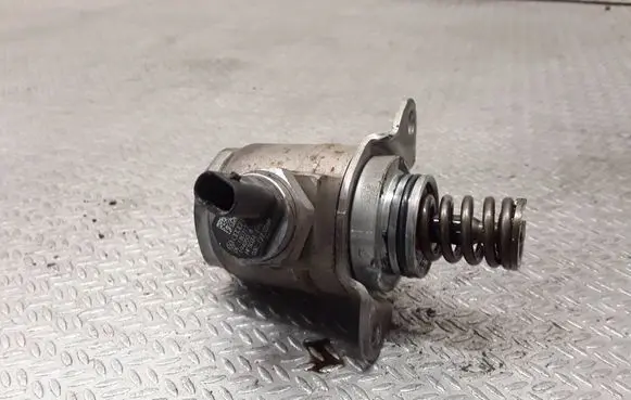 Volkswagen Golf VI Mechanical fuel pump 03C127026R