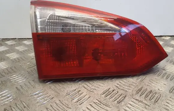 Ford Focus Tailgate rear/tail lights