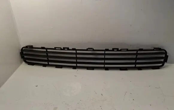 Toyota Avensis T250 Front bumper lower grill 5311205060C 5311205060