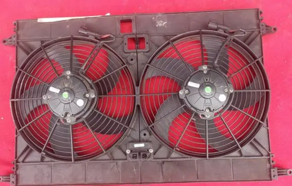 Maserati GranSport Radiator cooling fan shroud 221254