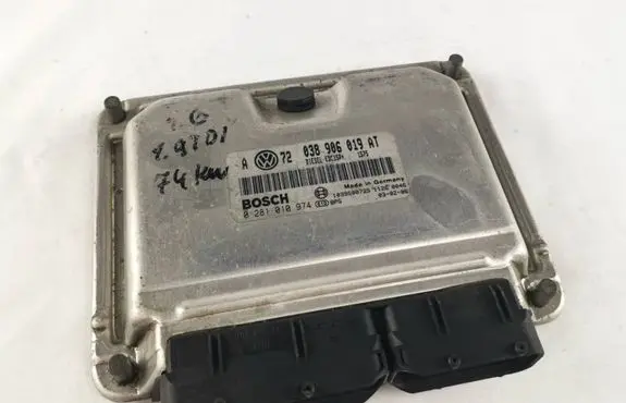 Volkswagen Golf IV Engine control unit/module 038906019AT 1039S00725 0281010974