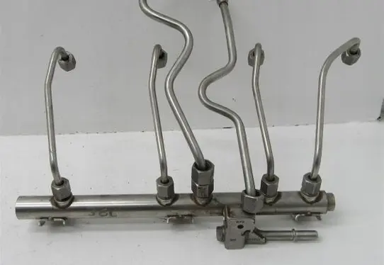 BMW 5 E60 E61 Fuel main line pipe