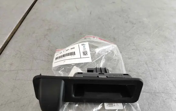 BMW 5 G30 G31 G38 Tailgate opening switch 51247381868 7381868